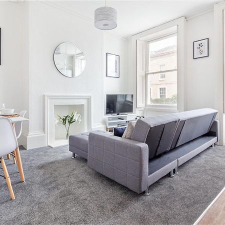Host & Stay - Montpellier Villa Apartment 첼튼엄 외부 사진