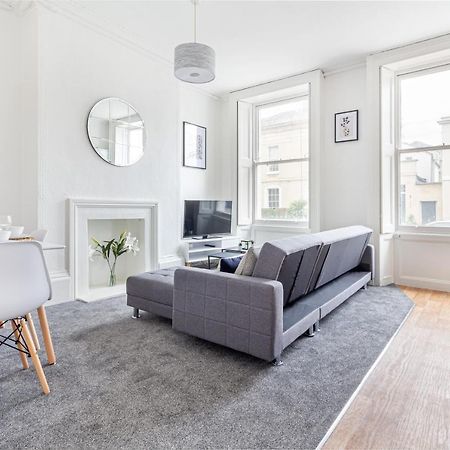 Host & Stay - Montpellier Villa Apartment 첼튼엄 외부 사진