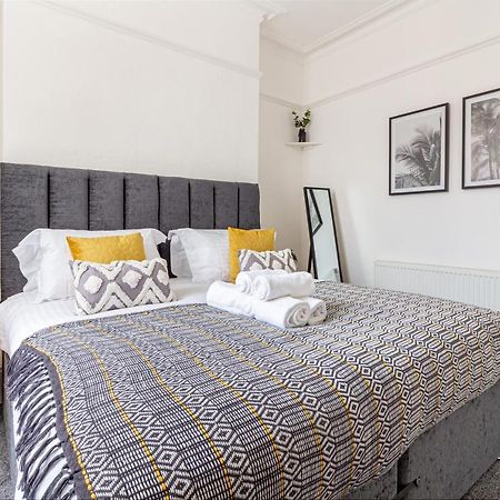 Host & Stay - Montpellier Villa Apartment 첼튼엄 외부 사진