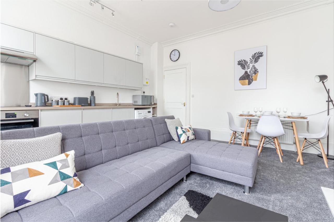 Host & Stay - Montpellier Villa Apartment 첼튼엄 외부 사진