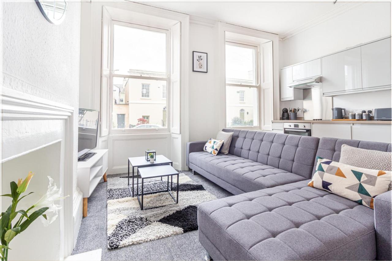 Host & Stay - Montpellier Villa Apartment 첼튼엄 외부 사진