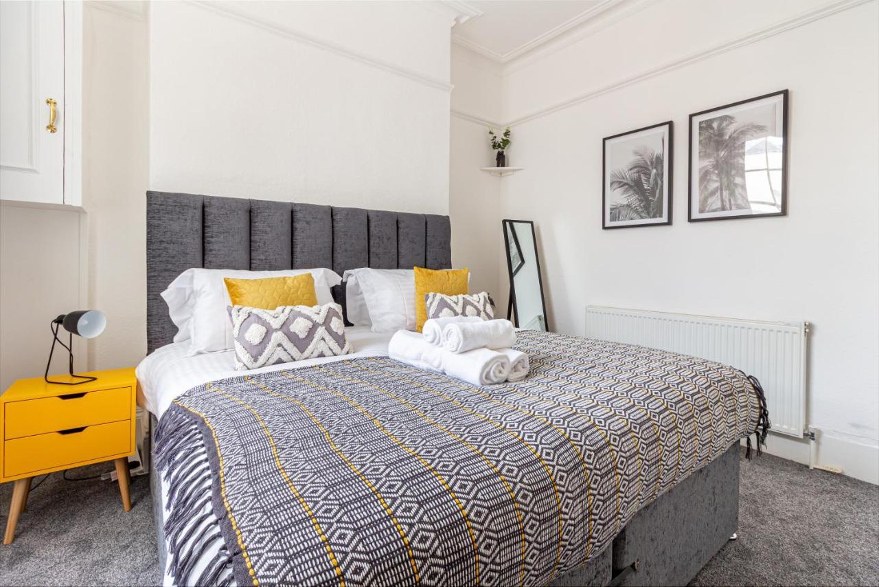 Host & Stay - Montpellier Villa Apartment 첼튼엄 외부 사진