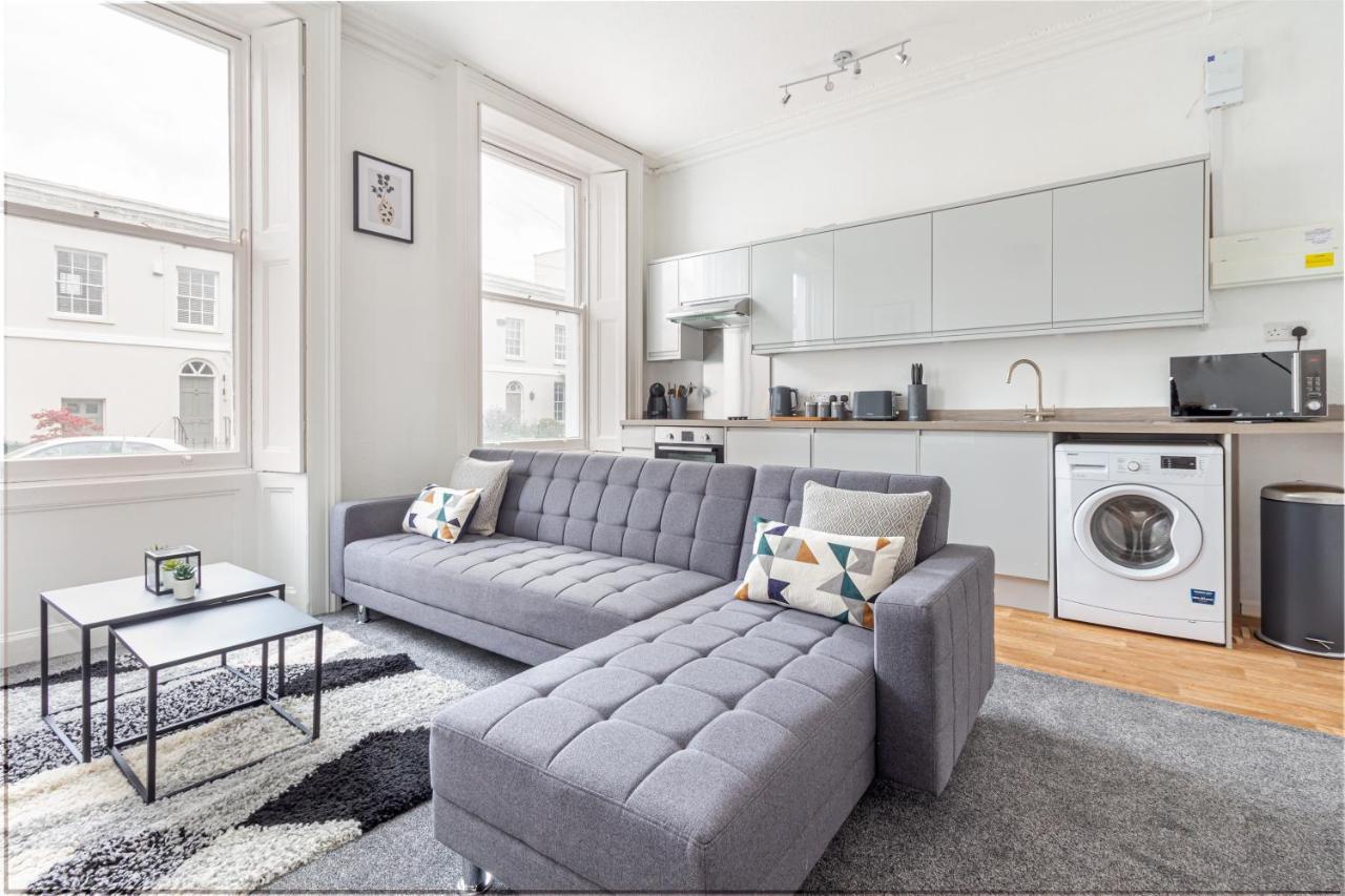 Host & Stay - Montpellier Villa Apartment 첼튼엄 외부 사진
